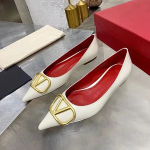 Zapatos de tacón alto para mujeres de lujo Metal V-Button Nude Negro Rojo Matte 6cm 8cm 10 cm Tacón delgado Zapatillas de boda para mujeres 35-42