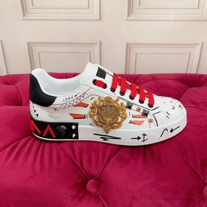 Chaussures de sport de luxe pour femmes graffiti en cuir véritable semelle épaisse chaussures de course pour hommes expédiées sous 5 jours