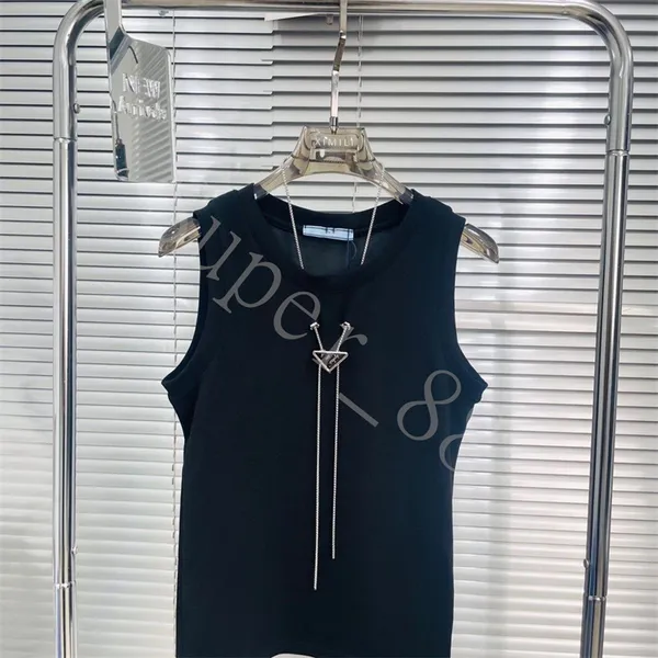 Débardeurs de luxe pour femmes Camis Crop Top Designer Top Tank Vêtements Femmes T-shirt Lady Vêtements Broderie Ruché Volants Nœud Bouton Yoga T-shirts Paillettes Transparentes Chaîne Vêtements Logo