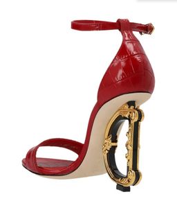 Luxury Femmes Sandale Keira Gold Heel Baroque High Heels Gold-plaquée en carbone Robe de mariée Lady Sandalias Open Toe Box Sobre de cheville en cuir breveté Box35-43