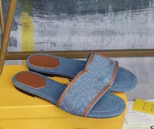 Luxe Femmes Pantoufles Talon Denim Logo Slide Sandales Plates Resort Sandale Dame En Plein Air Casual Flip Flop Appartements De Plage Semelles En Caoutchouc Slip On Box35-42