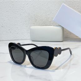 Gafas de sol de lujo para mujer Diseñador de moda Gafas de ojo de gato Marco grande Patas de lentes de metal Múltiples colores disponibles Caja de embalaje de primera línea VE2857
