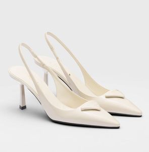 Femmes de luxe Triangle Sandales Chaussures en cuir breveté Slingback pointu pointu de robe de mariée nuptiale élégante