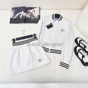 Luxe Vrouwen Tweedelige Jurk 24ss vroege lente nieuwe splitsdraad decoratie baseball jas A-lijn rok casual set voor vrouwen