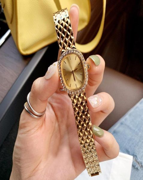 Luxury Women Watches Top Brand Gold Lady Watch 25 mm Oval dial de acero inoxidable Muñeca de pulsera para mujeres Valentín de Navidad Mot3490828