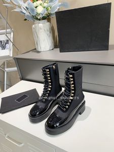 Bottes de luxe pour femmes Designer Martin Bottes classiques en cuir verni noir Bottes en daim Casual Bottine blanche Chaussures d'hiver avec boîte