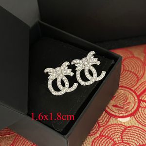 Boucles d'oreilles à breloques pour femmes de luxe Bowknot cristal strass boucle d'oreille lettre C bijoux de créateur mode 925 boucles d'oreilles en métal plaqué argent accessoires cadeaux timbre arrière