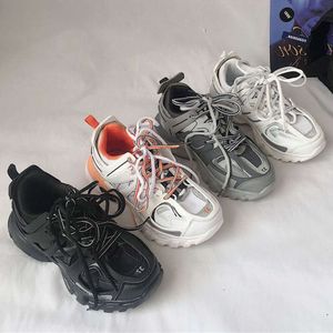 Diseñador de lujo para mujer para hombre Zapato casual Track 3.0 LED Sneaker Iluminado Gomma Entrenador de cuero Nylon Impreso Plataforma Zapatillas de deporte Hombres Entrenadores ligeros Zapatos 36-45 C41 Bal