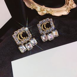 Pendientes de lujo para mujer Charm Pendiente de diamante Joyería de diseñador Moda Amor Pendientes chapados en oro Accesorios populares para parejas Regalos con caja Familia de Navidad