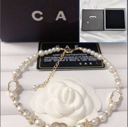 Collier plaqué or pour femmes de luxe Marque Designer Collier de perles de haute qualité Printemps Nouveau design avec boîte pour la fête d'anniversaire des filles charmantes