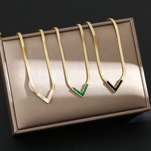 Designer de marque de collier en or de luxe avec des bijoux de haute qualité pour les femmes charmantes pour concevoir des colliers de style classiques pour les rassemblements