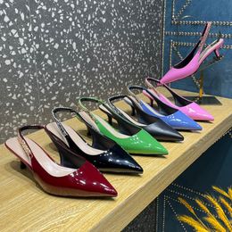 Tacones altos de lujo para mujer Tacones altos puntiagudos Tacones de fiesta estilo pasarela Tacón de cuero Tacón profesional Con logotipo de la marca Forro de piel de oveja tamaño 35 42