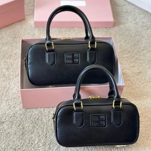 Luxe Femmes Lolita Bowling Pochette Sac à main fourre-tout en peau de vache poignée supérieure avec épaule Sacs à bandoulière sangles porte-documents hommes Soirée Gym Miui Arcadie Sacs de créateurs