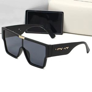 Lunettes de soleil de luxe pour femmes Lunettes de soleil pour hommes Lunettes polarisées Gafas de Sol Lunettes de soleil avec boîte Plage Sun Preuve Petit cadre Lunettes de soleil de mode Noir Blanc1