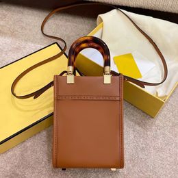 Sac à bandoulière en cuir véritable pour femme de luxe Designer sacs fourre-tout de voyage de haute qualité Pochette de vacances pour femme Embrayage Cross Body sac à main ville classique sacs d'été