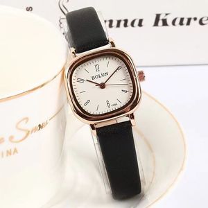 Montres de luxe pour femmes Designer simple tempérament montre carrée niche lumineuse pour femmes étudiant haut de gamme vent froid petite mini montre pour femmes gjg