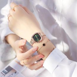 Relojes de lujo para mujer Diseñador a prueba de agua estilo coreano simple retro ligero lujo nicho tendencia temperamento cuadrado pequeño dial señoras correa de malla reloj uytuj