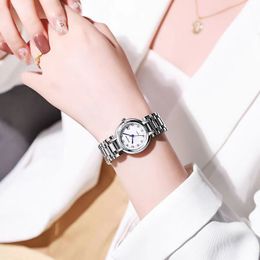 Montres de luxe pour femmes avec calendrier Designer Mode Simple Tempérament Bracelet en acier inoxydable Shell Face Heart Moon Women Watch fsdf