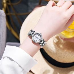 Montres de luxe pour femmes avec calendrier Designer Mode Simple Tempérament Bracelet en acier inoxydable Shell Face Heart Moon Women Watch fsaf