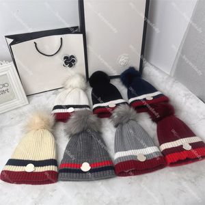 Boule de laine de luxe tricot bonnets Pompon crâne casquettes concepteur laine chapeau Couple automne hiver tricoté chapeaux