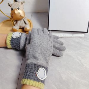 Gants de laine de luxe gants de créateurs femmes cinq doigts gants cachemire hiver vintage tendance solide simple sport de plein air gants chauds pour hommes