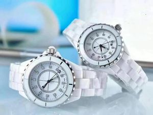 Relojes de pulsera de lujo Hombres Mujeres Pareja Reloj Cerámica de lujo Deportes Reloj de pulsera de cuarzo Negro Blanco Cerámica Clásico Vintage Lady Girl 33 mm 38 mm