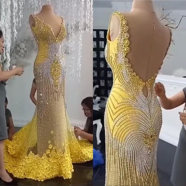 Robes de soirée jaunes de luxe col en V dentelle 3D Floral appliqué perlé sirène robes de bal balayage train sur mesure robe d'occasion spéciale