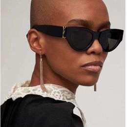 Luxe YLS Saintaurent bril zonnebril voor vrouwelijke ontwerpers modieuze gepersonaliseerde kattenogen klein frame slm94 goud y grote plaat zon schaduw zonnebril gelezen
