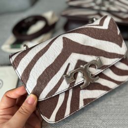 Patrón de cebra de lujo Bolso cruzado para mujer Diseñador Salsa de chocolate Bolso para mujer Tendencia Bolso con solapa Mini Bolso de hombro Diseñadores Satchel informal