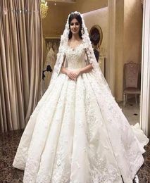 Robes de mariée luxueuses 3d Fleurs en dentelle Off Boule de bal Robes de mariée Vintage Princesse S Arabe Dubai Plus Size2467977