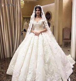 Robes de mariée luxueuses 3D Fleurs de dentelle de la robe de bal de bal robe de mariée Vintage Princesse S Arabe Dubai Plus Size8297939