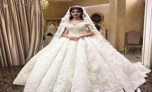 Luxe Bruidsjurken 3D Kant Bloemen Off-Shoulder Baljurk Trouwjurken Vintage Prinses S Arabisch Dubai Plus Size7633945