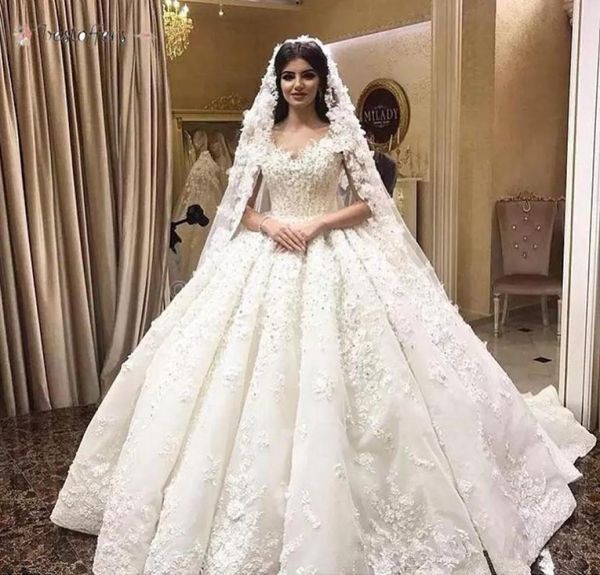 Robes de mariée luxueuses 3D Fleurs de dentelle de la robe de bal de bal robe de mariée Vintage Princesse S Arabe Dubai Plus Size6788158