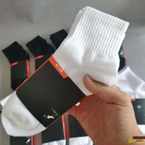 Luxurymens sokken vrouwen mannen hoogwaardige cotton all-match klassieke enkelbrief ademend zwart-wit mengen met voetbalbasketbal sportsok