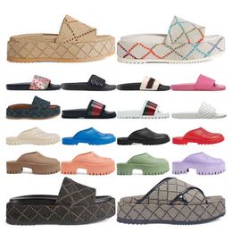 Luxurys 2022 Designers Sandalen voor mannen Vrouwen klassieke bloemenbrokaatglaasjes platte lederen rubber platform slippers tandwiel Bot strandschoenen