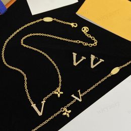 Luxurys pulsera pendientes collar para mujer conjuntos de joyería regalo moda con letras doradas niñas compromiso fiesta presente pulseras