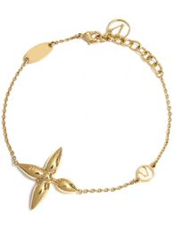 Luxurys designer Manchette Bracelets Bracelets Pour Femmes bracelet en or Fleur Lettre Pendentifs Colliers Bijoux De Mode Charme Accessoires À La Mode Élégant Classique