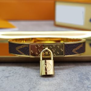 Luxurys Designer Lock Bracelet Bracelet Half Diamond Lock met bakstenen armband Microset glanzende persoonlijkheidsarmbanden enkele bakstenen casual stijl