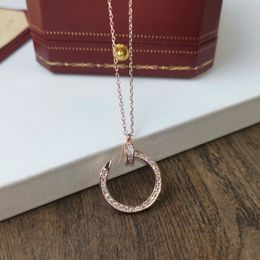 Luxurys designer collier femme délicat diamant goujons collier alliage matériel à la mode vintage personnalisé pendentif bijoux collier