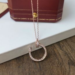 Collier de créateur de luxurys femme délicate diamant étalons matériaux en alliage tendance bijoux de pendentif personnalisé vintage