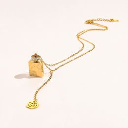 Luxurys Designer Pendentif Colliers pour femmes élégant coeur lettre collier de haute qualité chaînes ras du cou bijoux accessoires 18 carats plaqué or filles cadeau