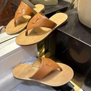 Luxurys diseñador sandalia nueva flip chanclas mujer zapatillas planas deslizizas de verano sunny playa piscina de cuero genuino loafer negro aire
