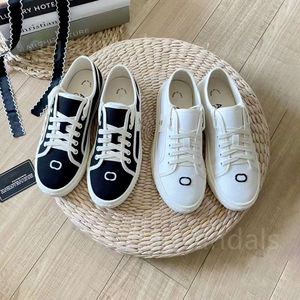 Luxurys Designer Chaussures Casual Shoe Sneaker Tennis Femmes Men Outdoors Fashion Mode Mobord Flat Taillard Basketball Walk Randonnée Girl Girl Girl