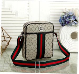 2024 Crossbody heren postbodetas Luxurys Designers tassen Heren portemonnees Klassieke stijl Mode tas messenger bags sacoche buidel Heren portemonnee aktetas designer tas A110