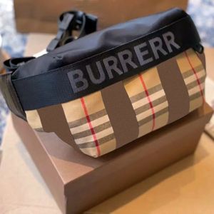 Designers de luxe Sacs Vintage Check Nylon Ceinture de poitrine Sac banane Fanny Pack Sonny Bumbag fourre-tout Portefeuille Taille classique Stripe Wome225z