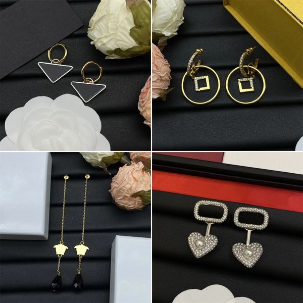 Diseñadores de lujo Pendientes de aro con encanto Moda Pendientes negros Letras triangulares Pendientes para mujer Damas de moda Animales de oro Pendientes de diamantes de plata 2311104D