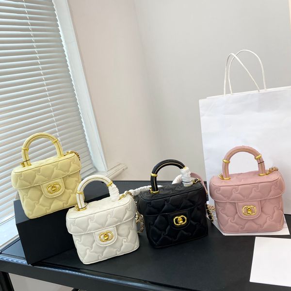 Luxurys Designers Cosmetic Bag poignée sac Portefeuilles Vanity Case Cross Body fourre-tout Key hangbag Rétro en cuir Sacs à bandoulière sac à main femmes CHD2307041