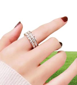 Luxurys Designers Couple Ring Ring Fashionable et polyvalent Unisexe Faire des cadeaux polyvalents Light Simple Exquis Personnalisé Good6115112