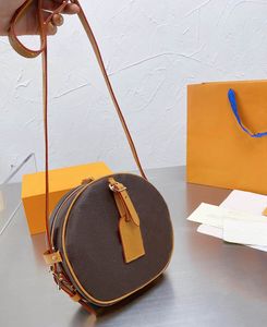 Diseñadores de lujo Bolsos crossbody mujer bolso circular boite chapeau souple bolso de hombro de alta calidad marca cuero lindo flor marrón pequeño bolso bolsos de embrague