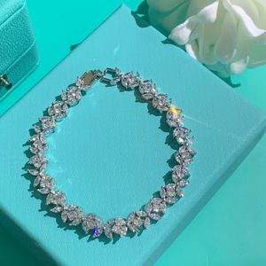 Luxurys Designers Flower Diamond Bracelets for Women Charm Bracelet Bracelet TRENDY Élégant simple chaîne de perles de la fête géométrique bijoux en gros cadeau d'anniversaire bien